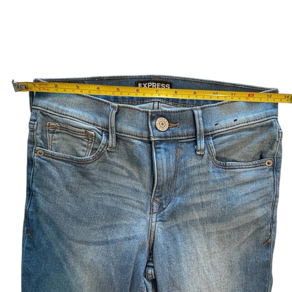 Express Ultimate Legging Jeans Size 2 Light Wash Skinny Mid Rise Raw Hem Stretch - Picture 4 of 7